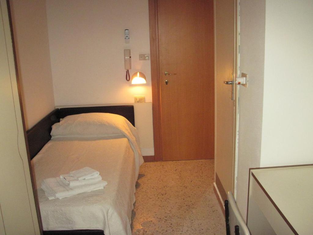 Hotel Tv Римини Экстерьер фото